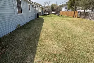 716 E Republic Ave, Baytown, TX 77520 - Photo 15