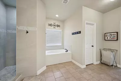 4511 Katies Creek Avenue, Baytown, TX 77523 - Photo 27