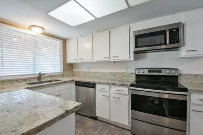 21 Pineash Court, The Woodlands, TX 77381 - Photo 9