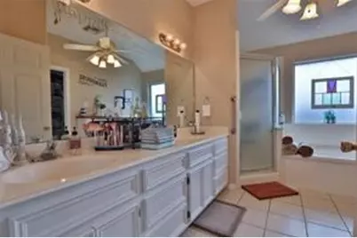 112 Majestic Oak Circle, Lake Jackson, TX 77566 - Photo 11