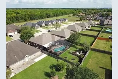 112 Majestic Oak Circle, Lake Jackson, TX 77566 - Photo 5