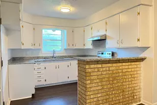 409 La Bradford Dr, Bay City, TX 77414 - Photo 5