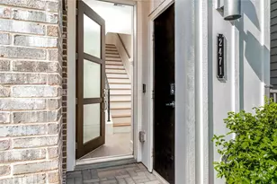 2471 W 11th St, Houston, TX 77008 - Photo 3