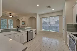 27 S Belfair Pl, The Woodlands, TX 77382 - Photo 15