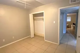 1102 W Tri Oaks Ln, Houston, TX 77043 - Photo 13