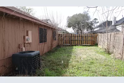8322 Sandy Glen Lane, Houston, TX 77071 - Photo 5