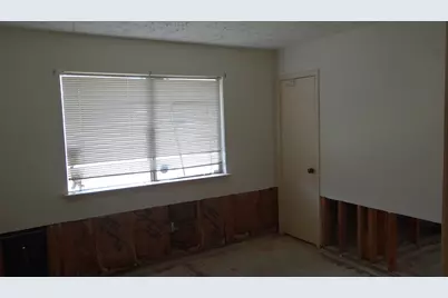 8322 Sandy Glen Lane, Houston, TX 77071 - Photo 15