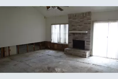 8322 Sandy Glen Lane, Houston, TX 77071 - Photo 9