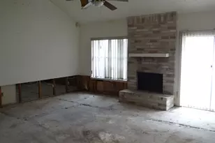 8322 Sandy Glen Ln, Houston, TX 77071 - Photo 9