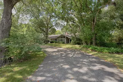 303 Lakeshore Drive, Taylor Lake Village, TX 77586 - Photo 3