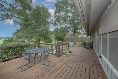 303 Lakeshore Drive, Taylor Lake Village, TX 77586 - Photo 37