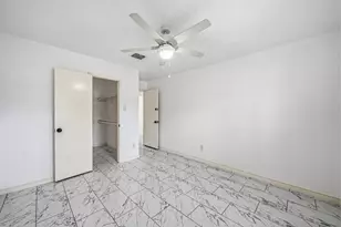 9227 Vickijohn Dr, Houston, TX 77031 - Photo 15