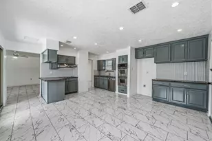 9227 Vickijohn Dr, Houston, TX 77031 - Photo 33
