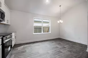 204 Bryan Wy, Angleton, TX 77515 - Photo 9