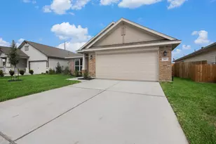 204 Bryan Wy, Angleton, TX 77515 - Photo 3