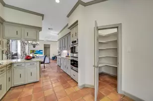 9410 Briar Forest Dr, Houston, TX 77063 - Photo 23