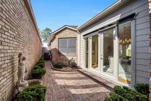 9410 Briar Forest Dr, Houston, TX 77063 - Photo 15