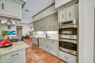 9410 Briar Forest Dr, Houston, TX 77063 - Photo 23