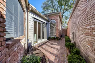 9410 Briar Forest Dr, Houston, TX 77063 - Photo 13