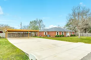 509 Humble Dr, West Columbia, TX 77486 - Photo 5