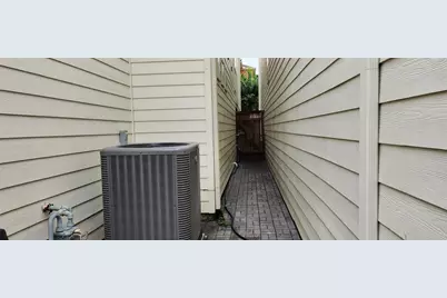 9821 Meredith Elise Court, Houston, TX 77025 - Photo 29