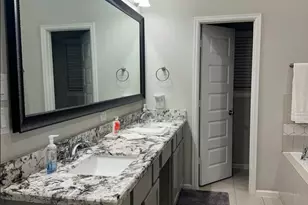 10609 Centre Forest Dr, Houston, TX 77043 - Photo 11