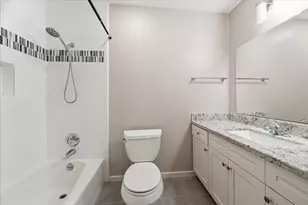 318 Litchfield Ln, Houston, TX 77024 - Photo 19