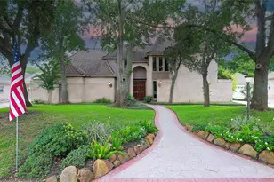 734 Plainwood Dr, Houston, TX 77079 - Photo 1