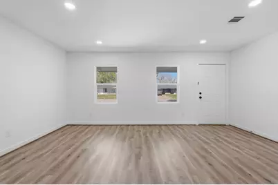 5962 Ridgeway Drive, Houston, TX 77033 - Photo 3