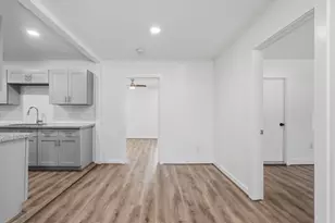 5962 Ridgeway Dr, Houston, TX 77033 - Photo 5