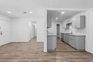 5962 Ridgeway Dr, Houston, TX 77033 - Photo 7