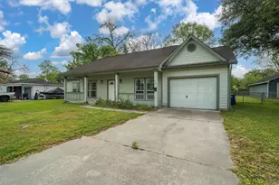 321 E Wilkins St, League City, TX 77573 - Photo 1