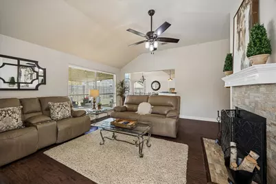 2210 Lady Leslie Lane, Pearland, TX 77581 - Photo 5