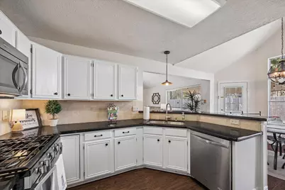 2210 Lady Leslie Lane, Pearland, TX 77581 - Photo 11