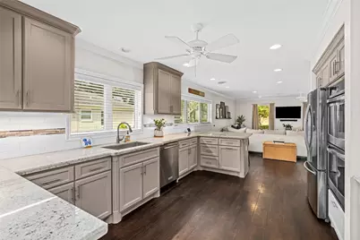 7805 Valley View Lane, Houston, TX 77074 - Photo 13