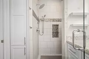 7805 Valley View Ln, Houston, TX 77074 - Photo 17