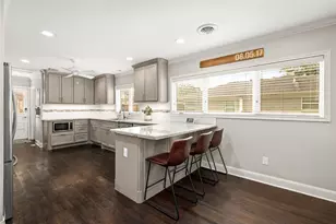 7805 Valley View Ln, Houston, TX 77074 - Photo 11