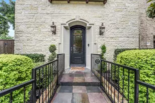 18 Windsor Ct, Houston, TX 77055 - Photo 3