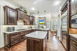 18 Windsor Ct, Houston, TX 77055 - Photo 9