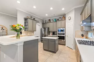 135 E Northcastle Cir, Conroe, TX 77384 - Photo 11