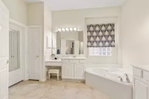 135 E Northcastle Cir, Conroe, TX 77384 - Photo 21