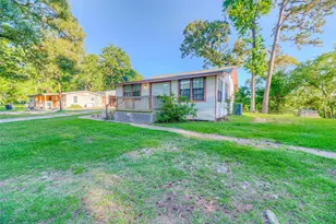 323 Lakeview Dr, Onalaska, TX 77360 - Photo 33
