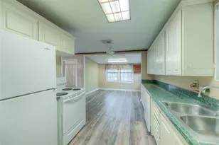 323 Lakeview Dr, Onalaska, TX 77360 - Photo 7