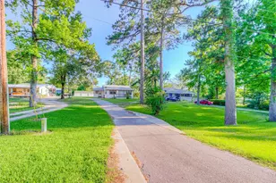 323 Lakeview Dr, Onalaska, TX 77360 - Photo 1