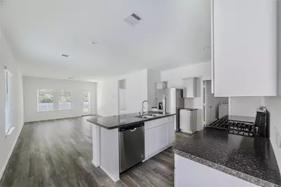 5619 Simcrest Grove Drive, Spring, TX 77373 - Photo 5