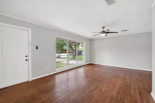 4106 Woodshire St, Houston, TX 77025 - Photo 7