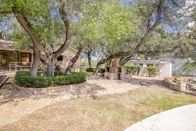 1101 Clark Street, Yoakum, TX 77995 - Photo 45