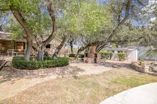 1101 Clark St, Yoakum, TX 77995 - Photo 45