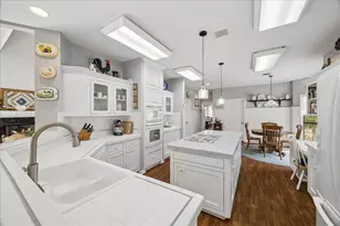 2415 Green Tee Dr, Pearland, TX 77581 - Photo 3