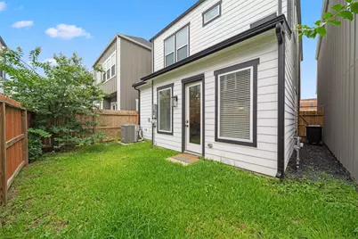 8470 Berry Green Lane, Houston, TX 77022 - Photo 25